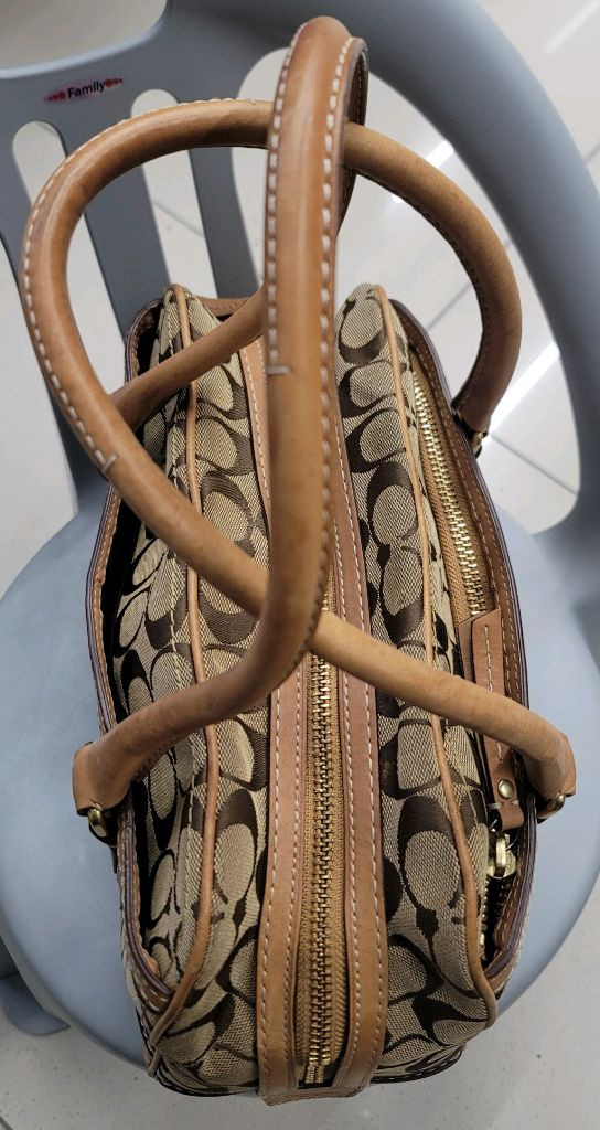 코치 시그니처 가죽 보스턴 백 브라운 이미지