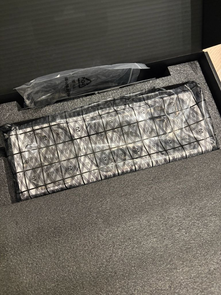 Emtek 이엠텍 RTX 5070Ti 미라클 화이트 이미지