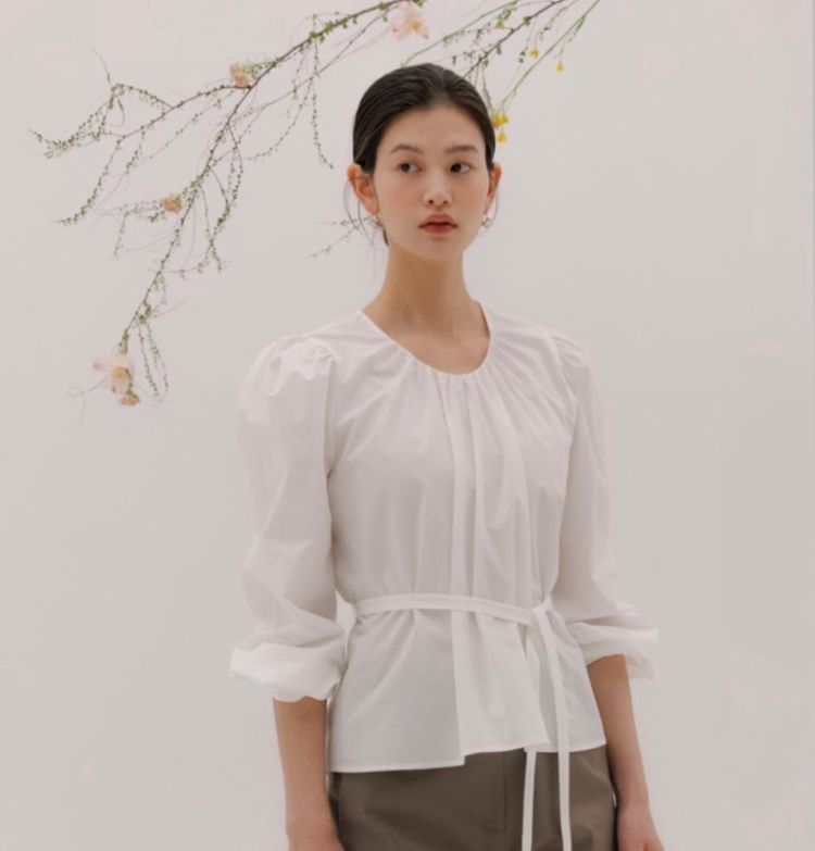 시에 캐런 벨티드 셔링 블라우스 화이트 f 이미지
