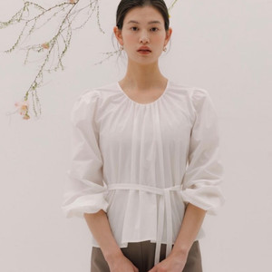 시에 캐런 벨티드 셔링 블라우스 화이트 f 이미지