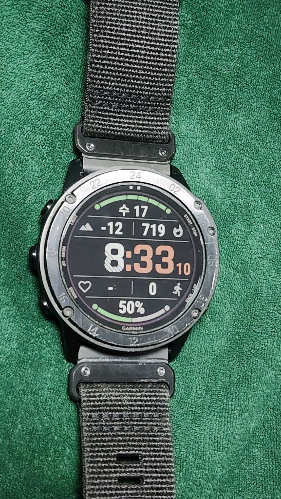 가민 택티스 델타 솔라 GPS 스마트워치 이미지