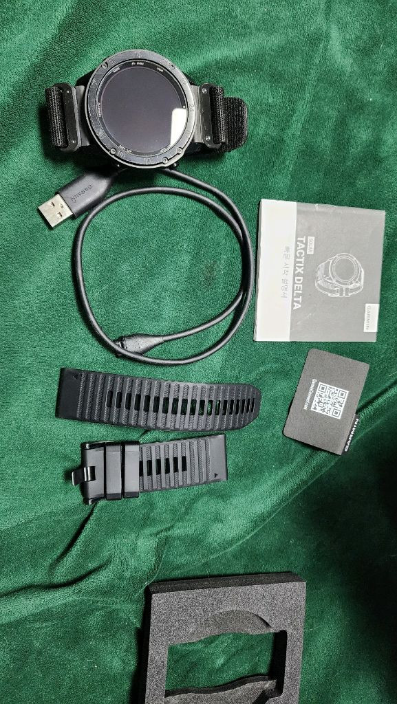 가민 택티스 델타 솔라 GPS 스마트워치 이미지