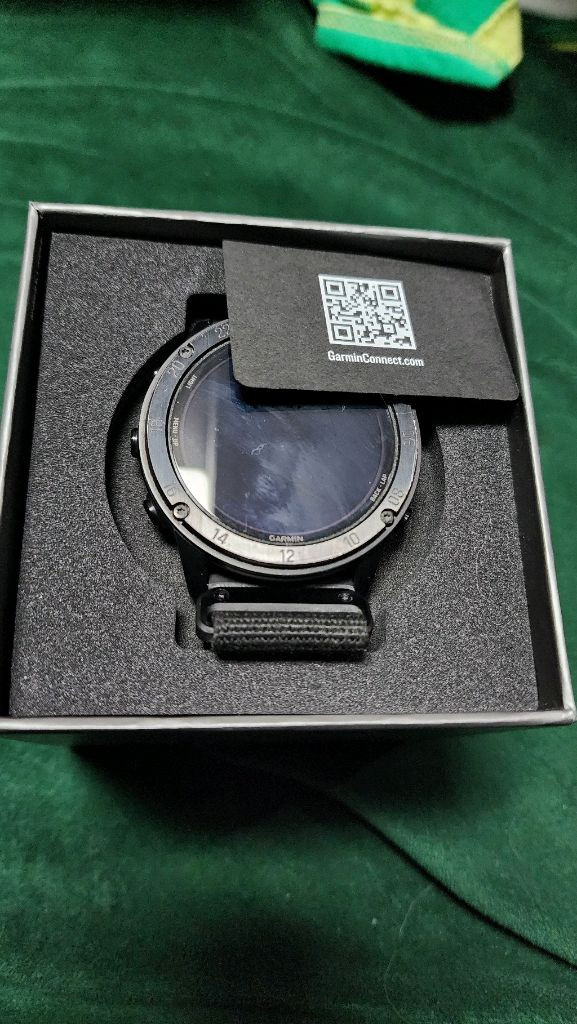 가민 택티스 델타 솔라 GPS 스마트워치 이미지