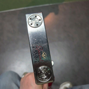 스카티 카메론 Special Select Newport 2 퍼터입니다정교한 디자인과 뛰어난 타구감으로 많은 골퍼들에 이미지