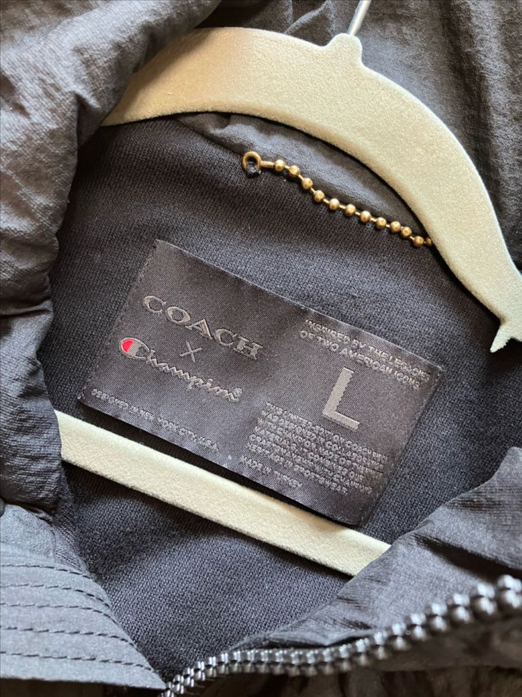 코치 챔피온 바람막이 이미지