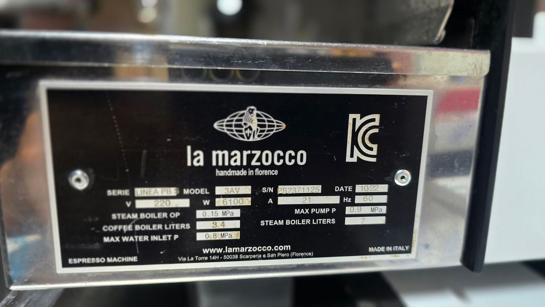 라마르조코 리네아pb 3그룹 화이트 커피머신 판매합니다. 이미지