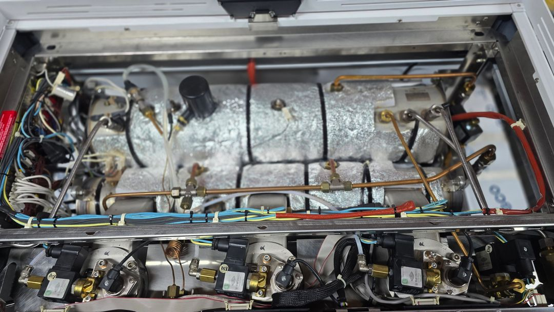 라마르조코 리네아pb 3그룹 화이트 커피머신 판매합니다. 이미지