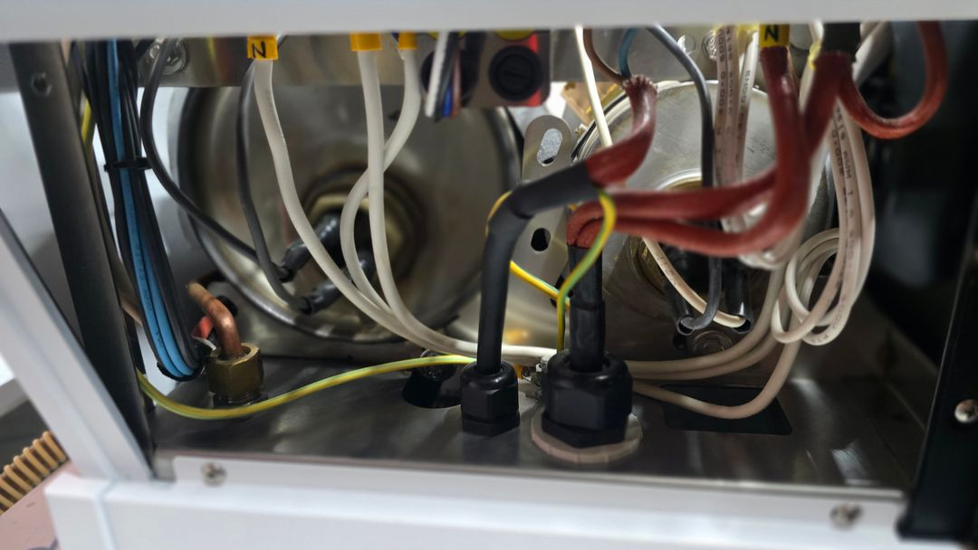 라마르조코 리네아pb 3그룹 화이트 커피머신 판매합니다. 이미지