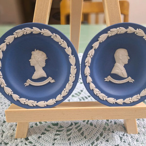 웨지니아 빈티지 도자기 접시 세트 이미지