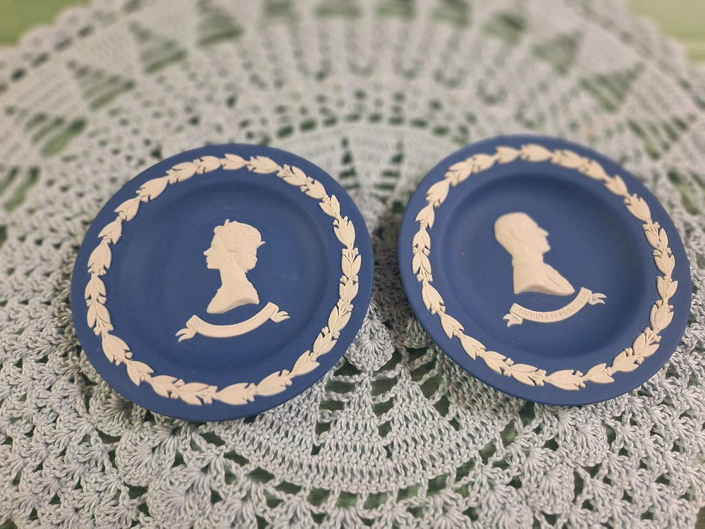 웨지니아 빈티지 도자기 접시 세트 이미지