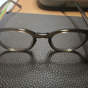 블루엘리펀트 뿔테 그랜드 카키 이미지