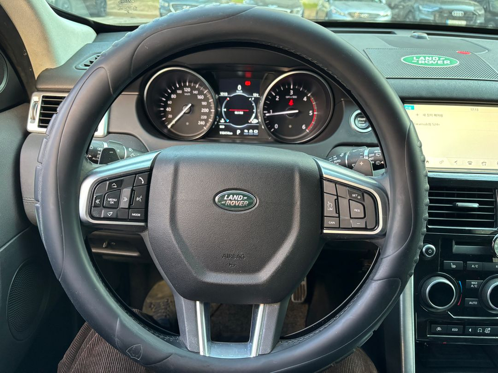 [랜드로버] 디스커버리 스포츠 2.0 TD4 SE 2017년식 이미지