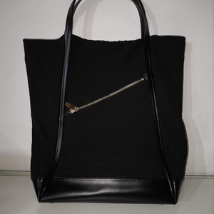 플리츠플리즈 토트백 이미지