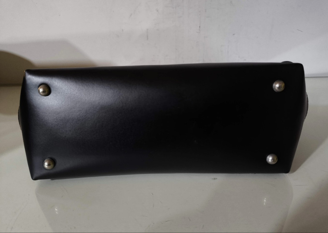 플리츠플리즈 토트백 이미지