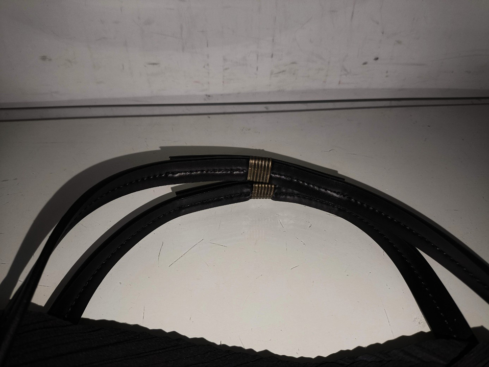 플리츠플리즈 토트백 이미지