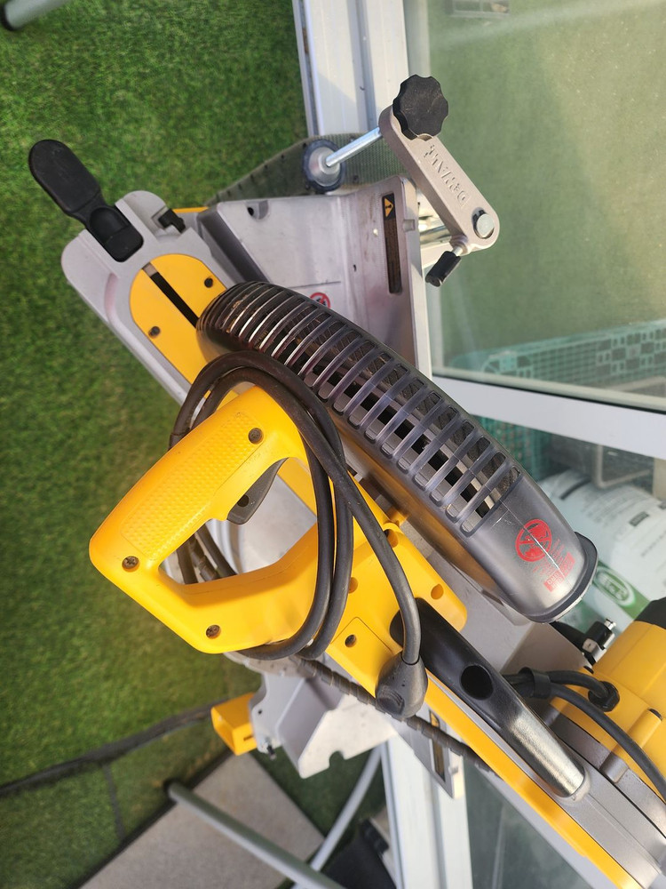 슬라이딩 각도절단기 이미지