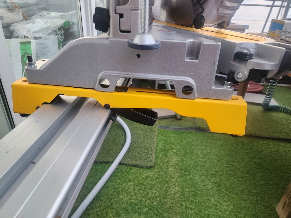 슬라이딩 각도절단기 이미지