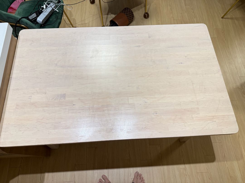 4인용 식탁 이미지