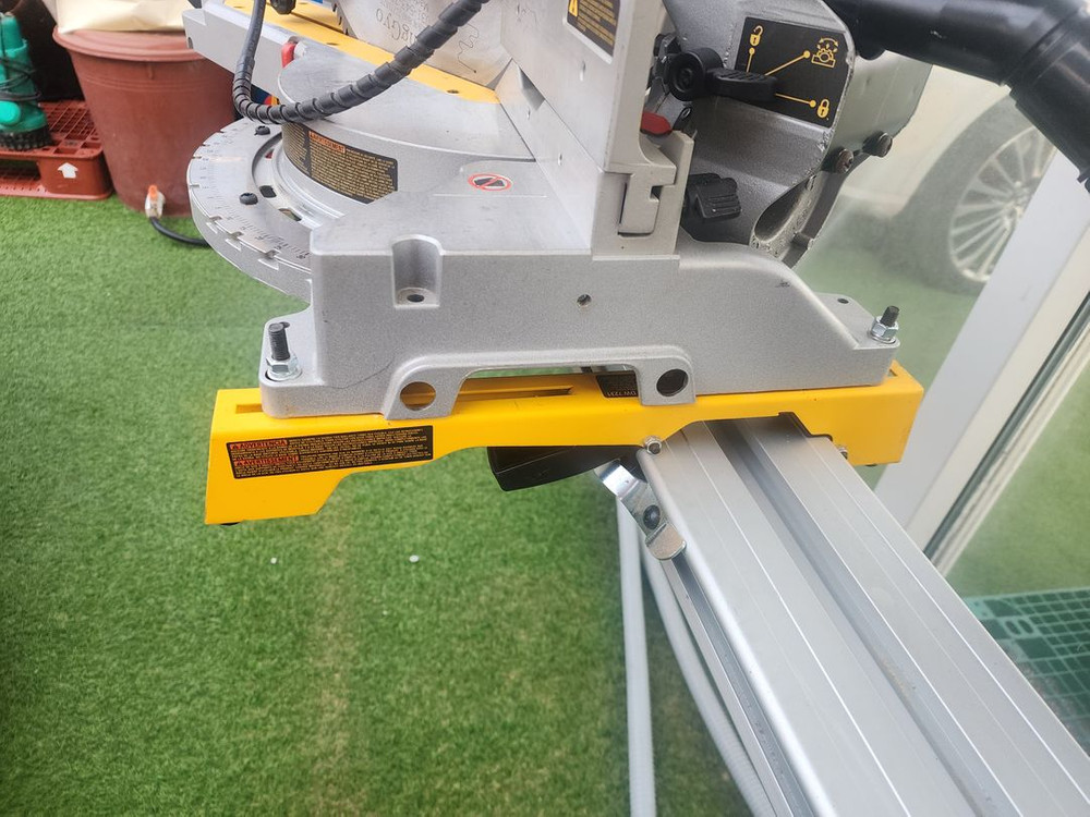 슬라이딩 각도절단기 이미지