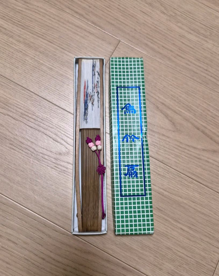 고급 전통 접이식 부채 (해와 소나무) 이미지