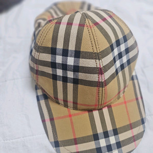 버버리 체크 볼캡 이미지