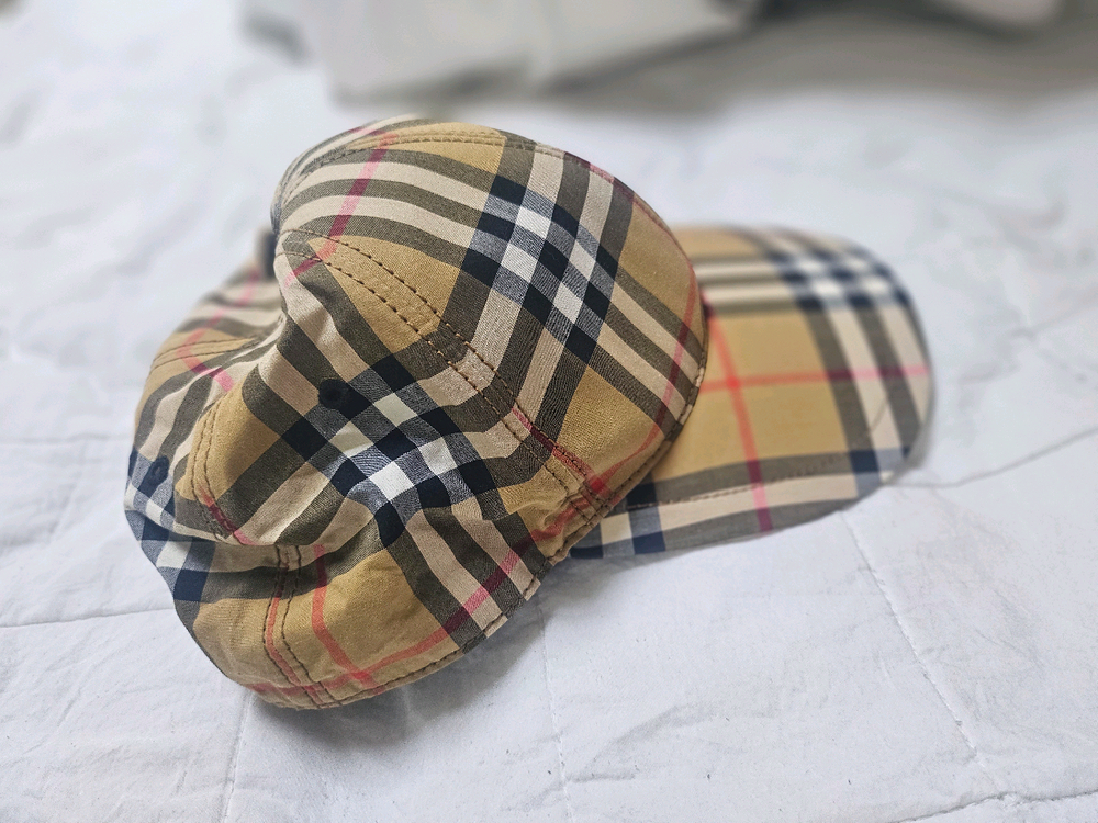버버리 체크 볼캡 이미지