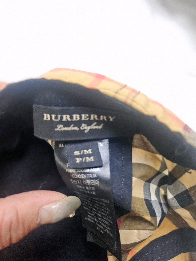 버버리 체크 볼캡 이미지