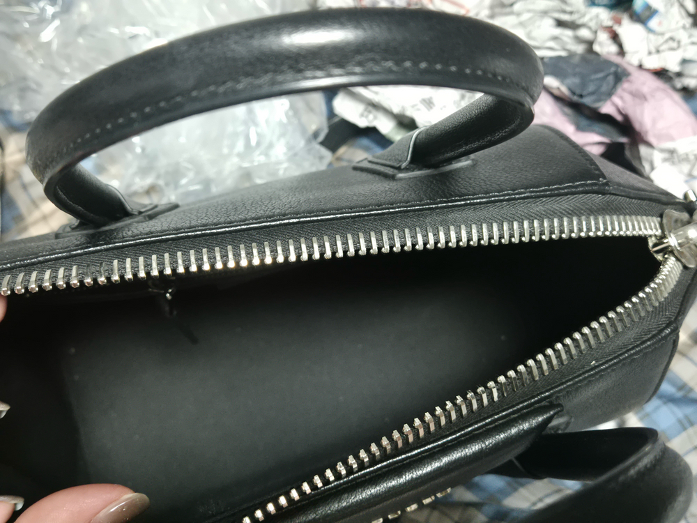 지방시 안티고나 고트스킨 토트백 이미지