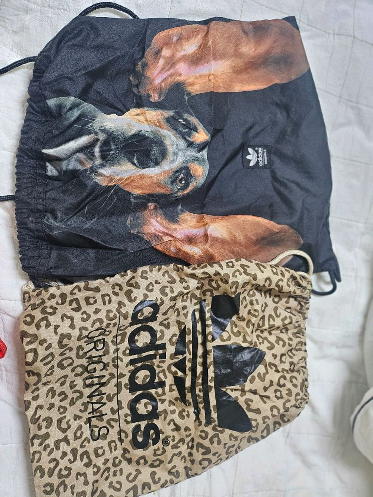 아디다스 강아지 프린트 드로스트링 백팩 이미지