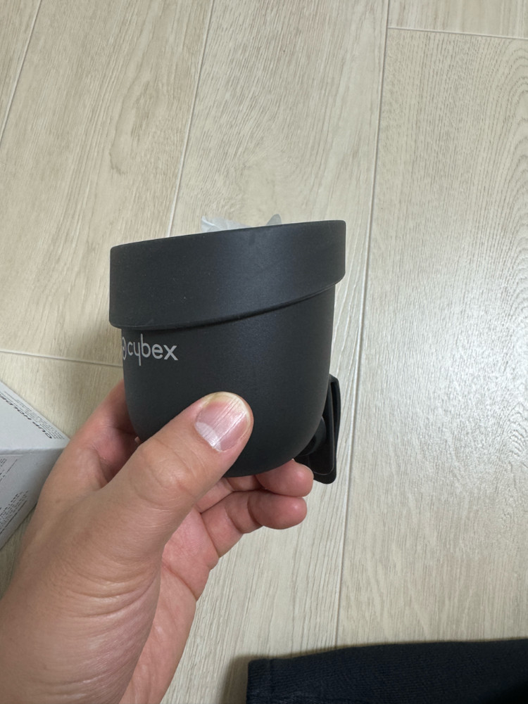 싸이벡스 카시트 컵홀더 이미지