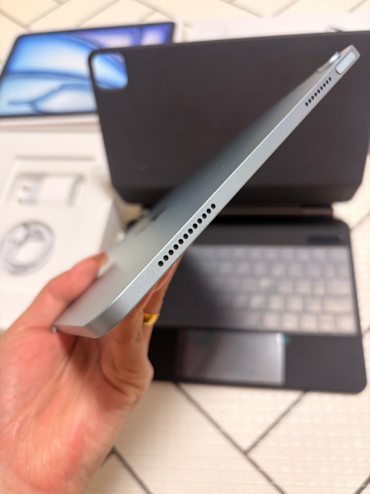 3월구매 아이패드 에어 m3 11인치 7세대 128기가 블루 와이파이 풀박스+투키키보드 이미지