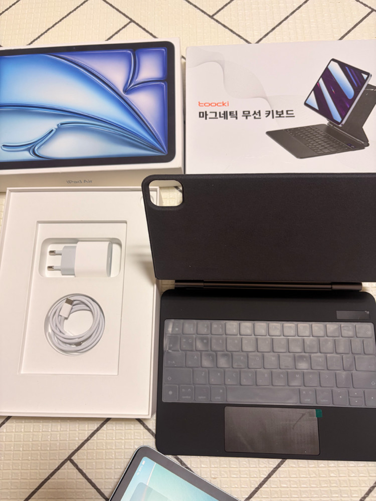 3월구매 아이패드 에어 m3 11인치 7세대 128기가 블루 와이파이 풀박스+투키키보드 이미지