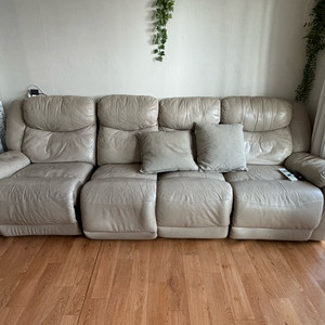 4인용 가죽 소파 이미지