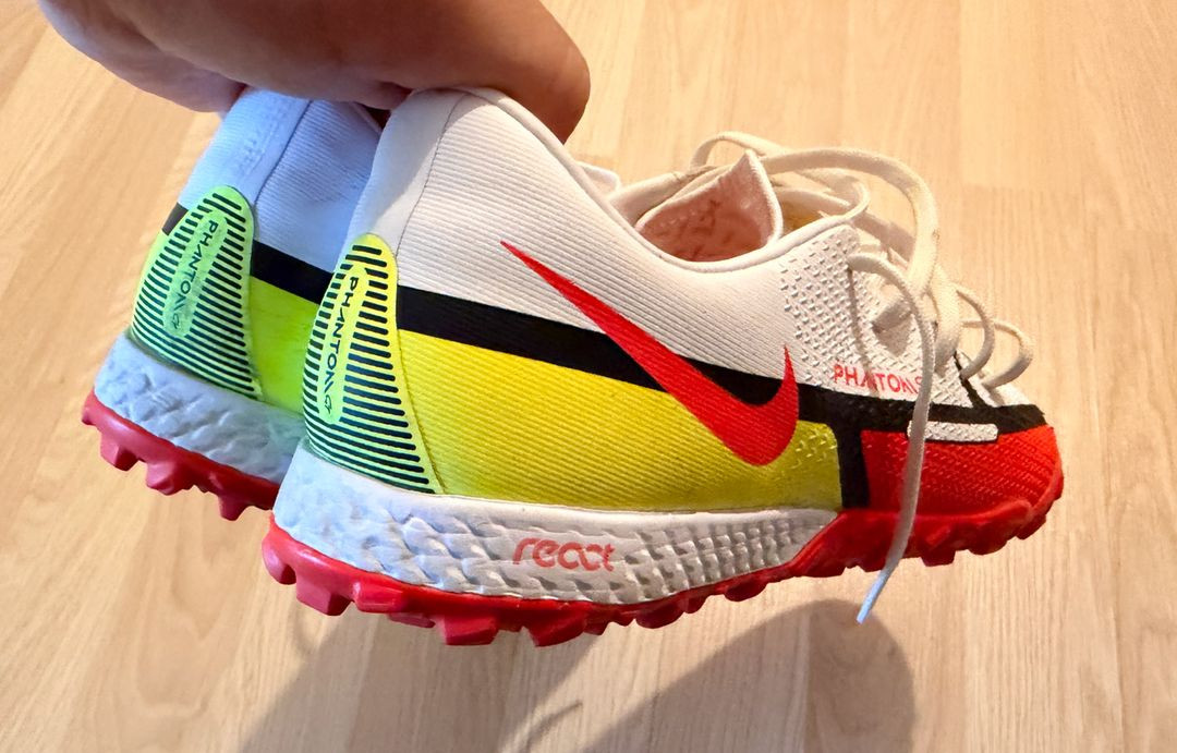 나이키 팬텀 GT2 프로 TF 축구화 판매합니다 270mm 이미지