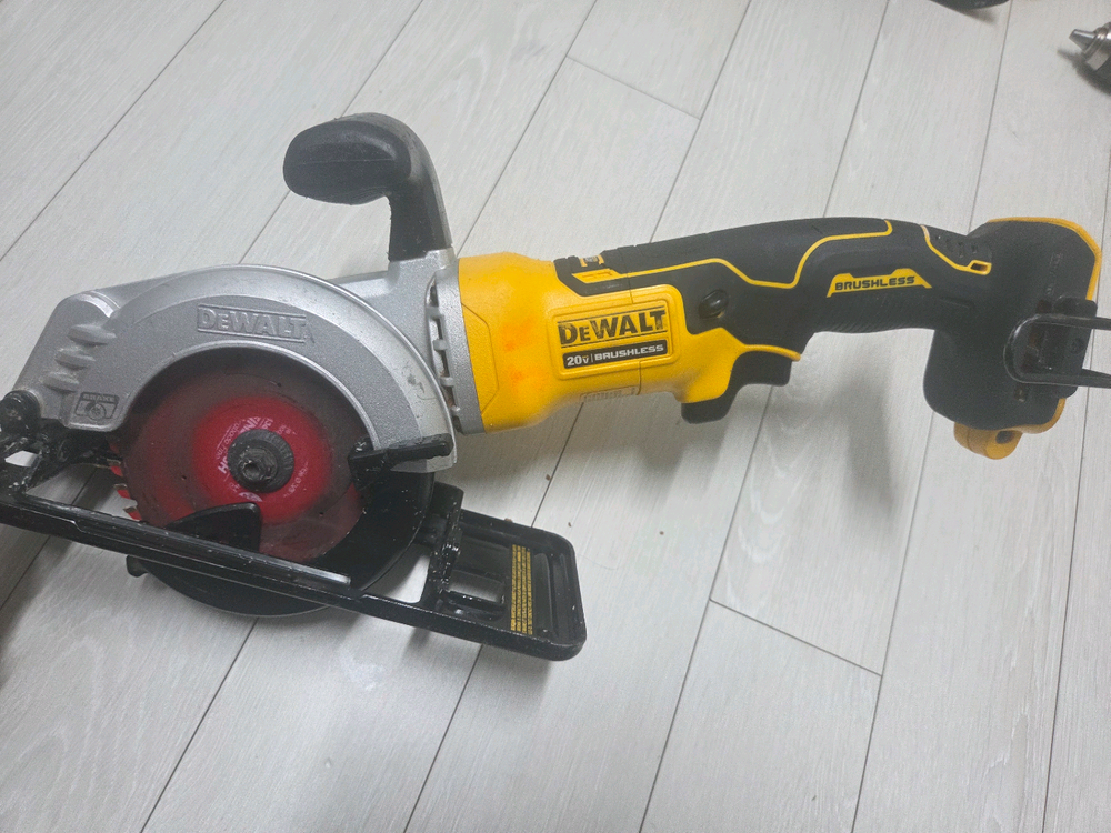 디월트 정품 원형톱 DCS571 이미지