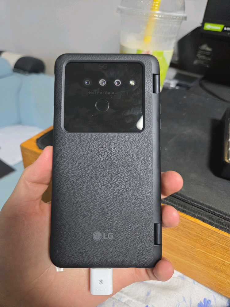 LG. V50 스마트폰 이미지