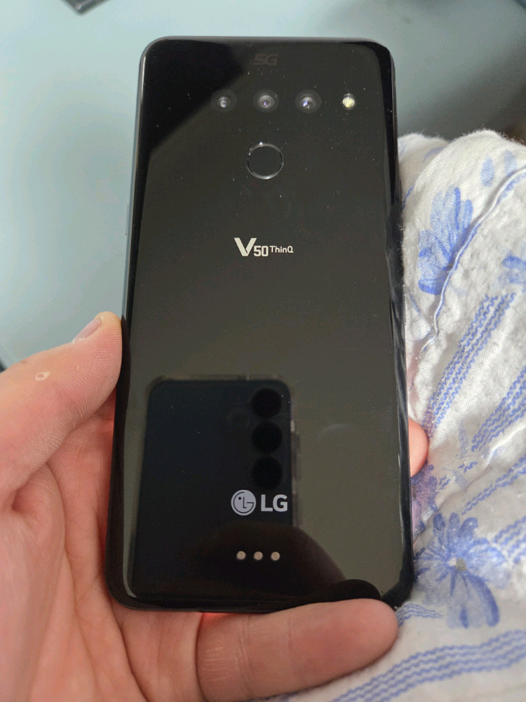 LG. V50 스마트폰 이미지