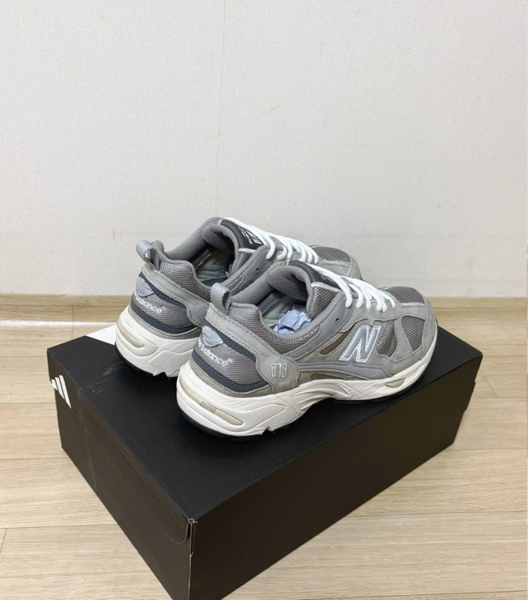 [240] 뉴발란스 878 그레이 운동화 이미지