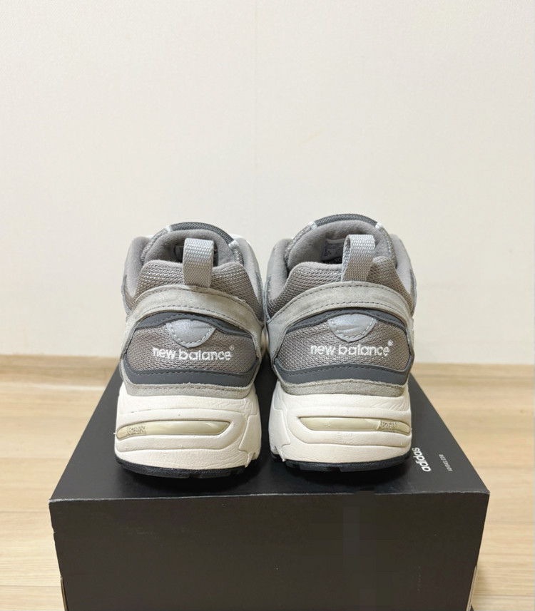 [240] 뉴발란스 878 그레이 운동화 이미지