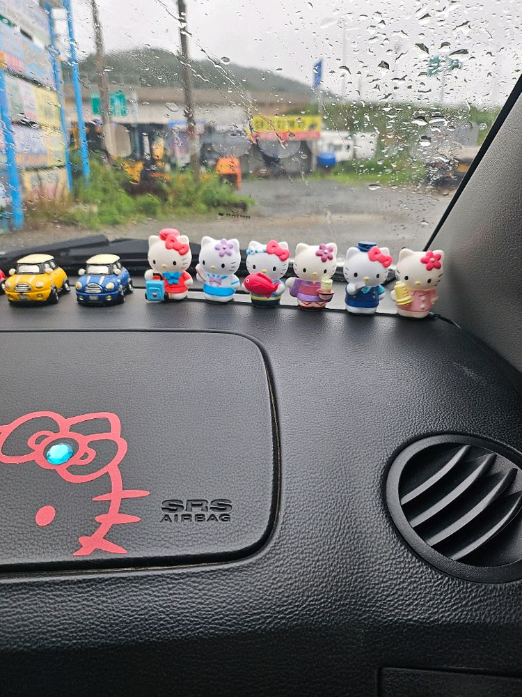 헬로키티 LED 차량용품 라이트 6구인형 희귀키티 세트 이미지