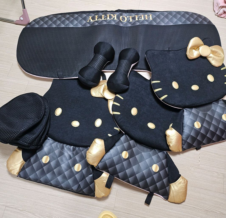 헬로키티 자동차 시트커버 차량용품 신제품 블랙 골드 매쉬 통기성 사계절용 커버 대형 룸미러세트 #상태 깨끗함# 이미지