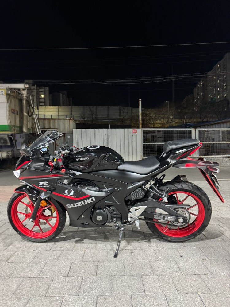 스즈키 gsx r125 2025년식 팝니다. 이미지