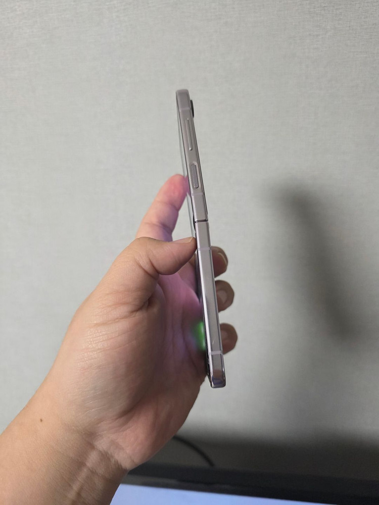 갤럭시 Z플립5 라벤더 256기가 팝니다 이미지