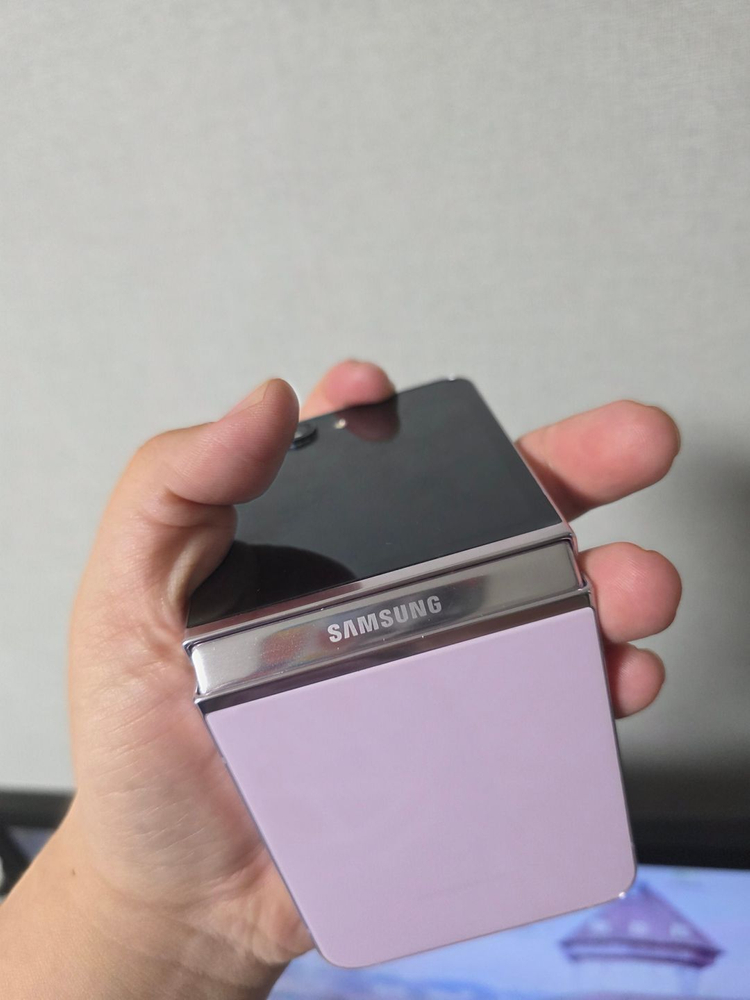 갤럭시 Z플립5 라벤더 256기가 팝니다 이미지