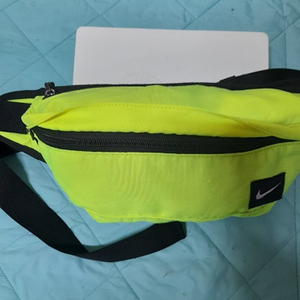 나이키 웨이스트 힙색 이미지