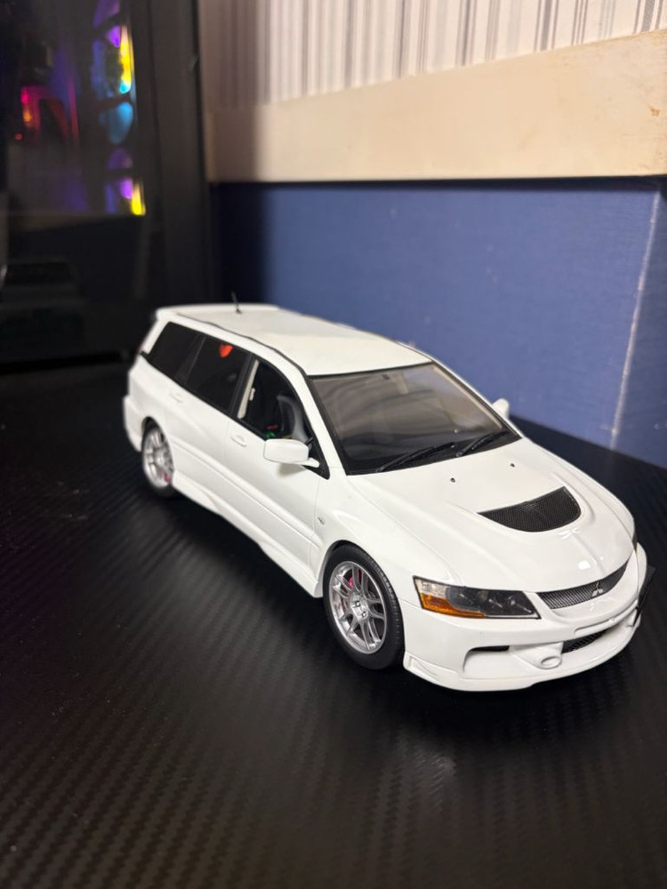 1:18 미쓰비시 랜서 에볼루션 왜건다이캐스트판매합니다 이미지