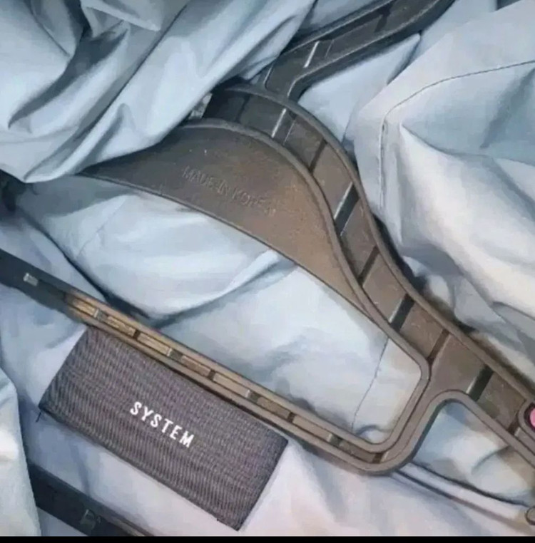 한섬 시스템 스트링 거위털패딩 호칭88-98-165몇군데 연한얼룩있어서세탁비빼서손목스트링부분에 동란거가죽패치는 빼버 이미지