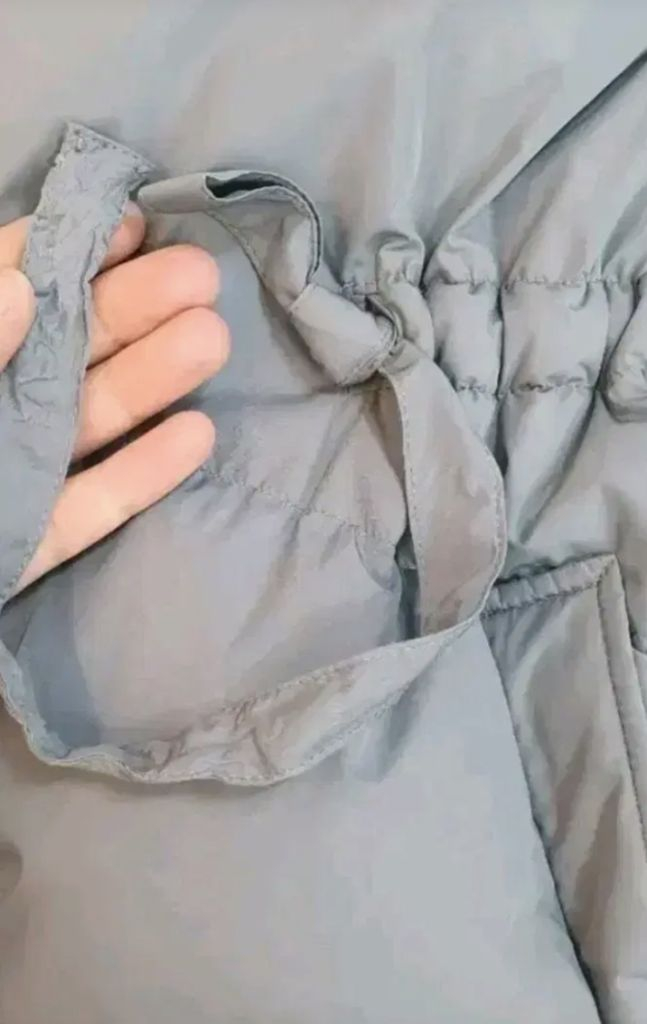 한섬 시스템 스트링 거위털패딩 호칭88-98-165몇군데 연한얼룩있어서세탁비빼서손목스트링부분에 동란거가죽패치는 빼버 이미지