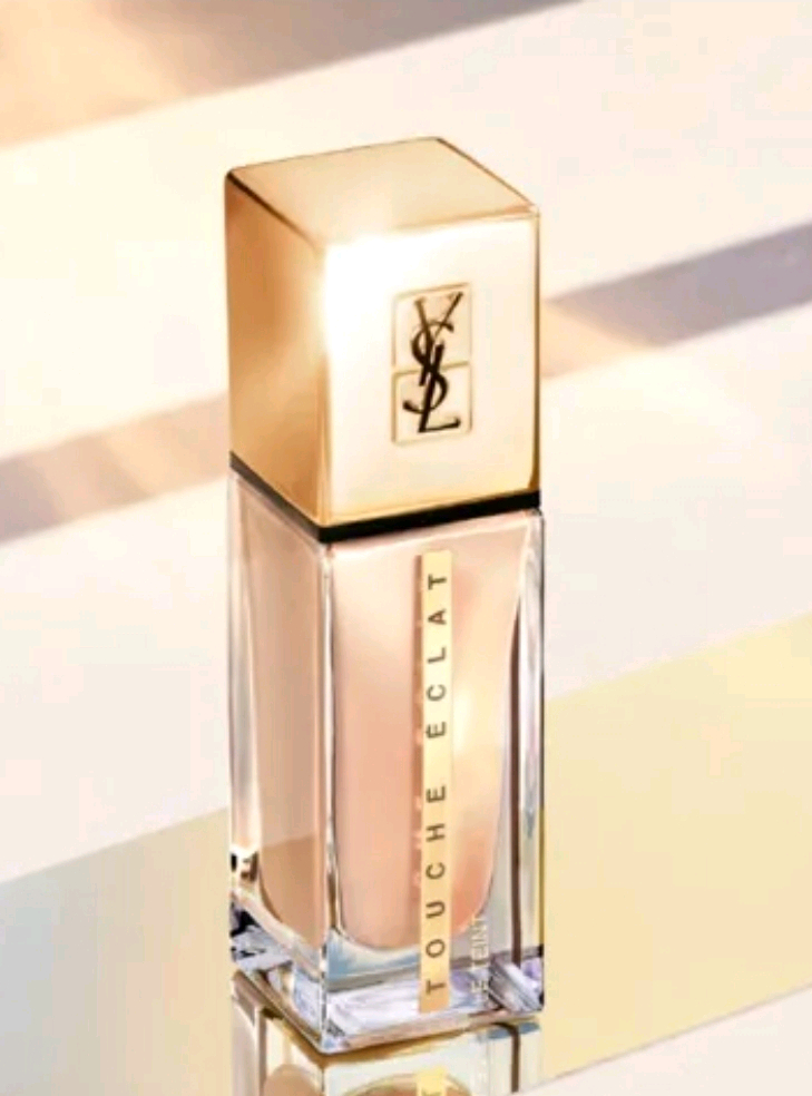 입생로랑 뚜쉬 에끌라 르 뗑 파운데이션 B20 아이보리 색상 새 상품입니다SPF 22 / PA++로 자외선 차단 이미지