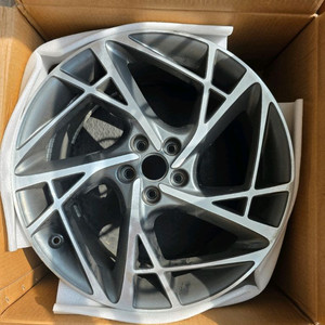 g90 rs4 20인치 순정휠 판매합니다 이미지